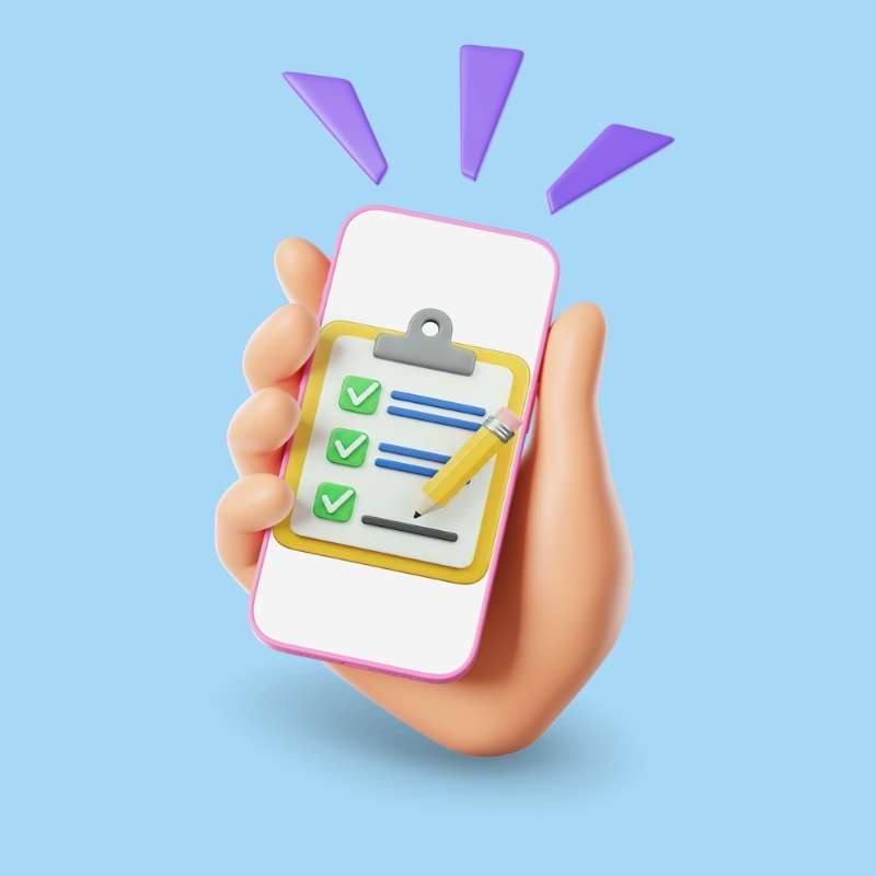 Una mano sostiene un smartphone que muestra una lista de verificación con marcas de verificación y un lápiz sobre un fondo azul.